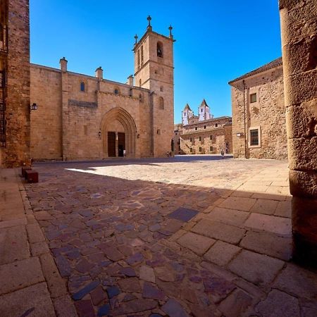Elegante Apartamento Para 5 En El Centro De Caceres Con Wifi Eksteriør billede