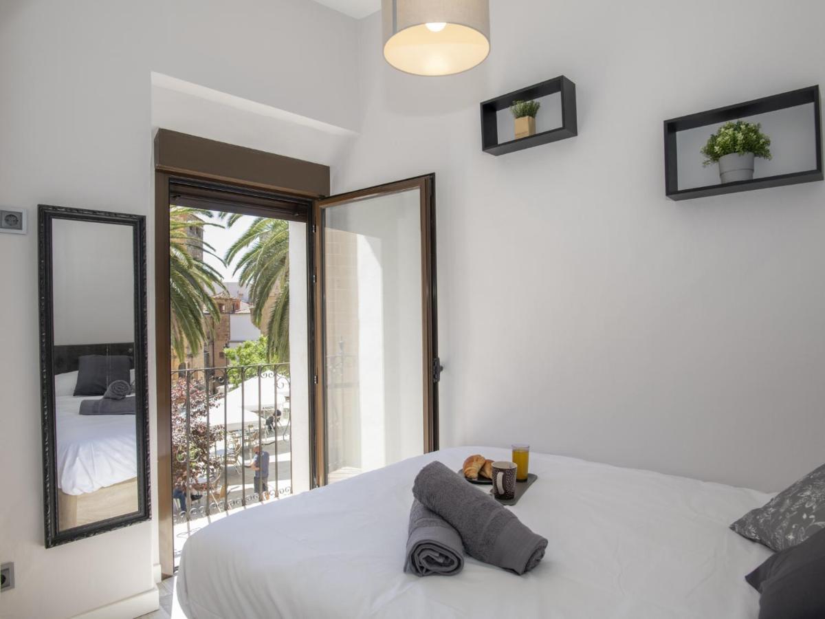 Elegante Apartamento Para 5 En El Centro De Caceres Con Wifi Eksteriør billede