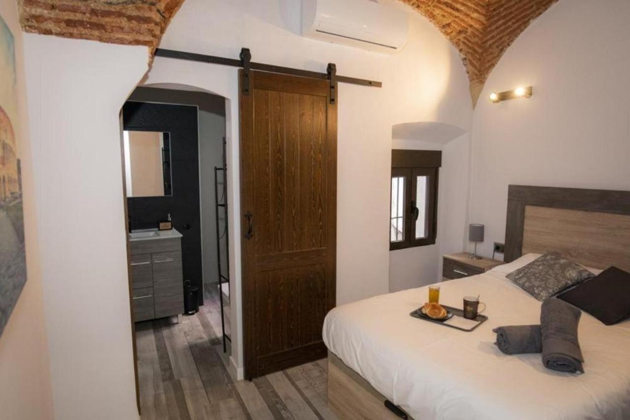 Elegante Apartamento Para 5 En El Centro De Caceres Con Wifi Eksteriør billede