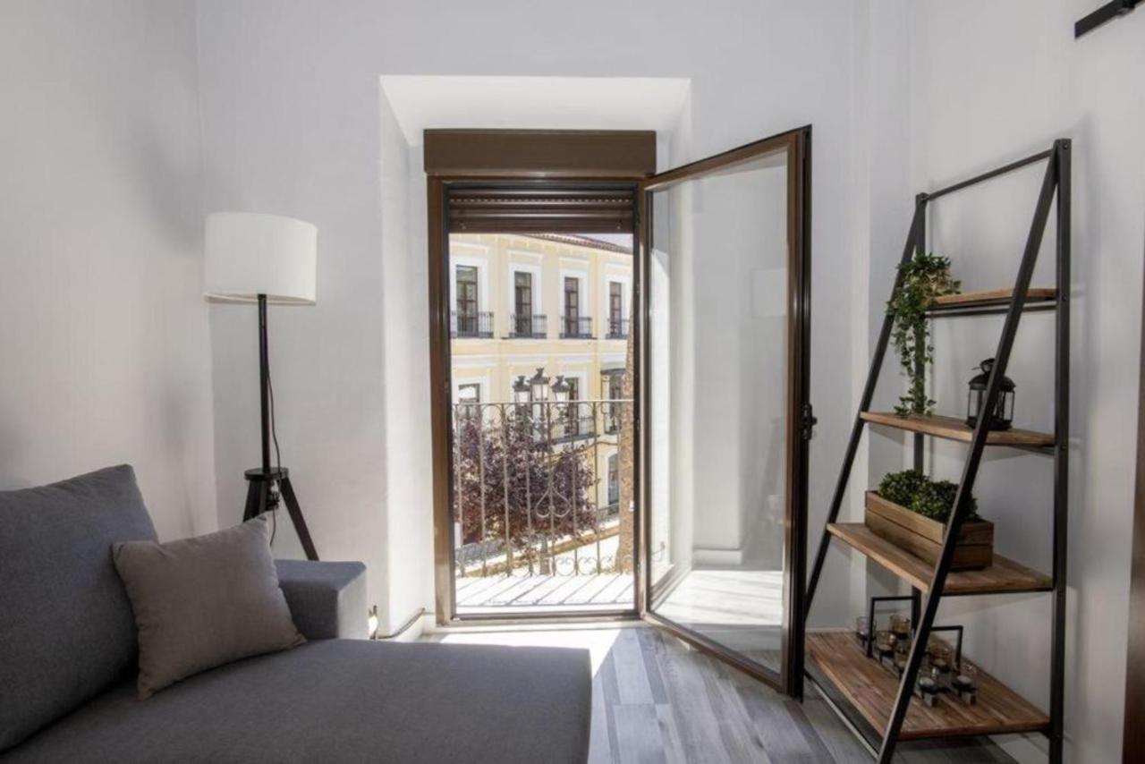 Elegante Apartamento Para 5 En El Centro De Caceres Con Wifi Eksteriør billede