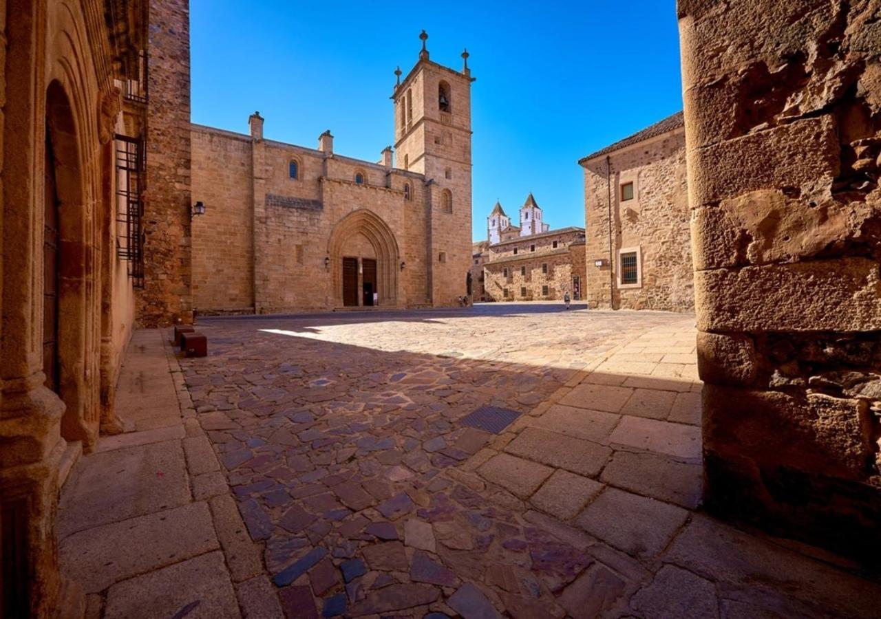 Elegante Apartamento Para 5 En El Centro De Caceres Con Wifi Eksteriør billede