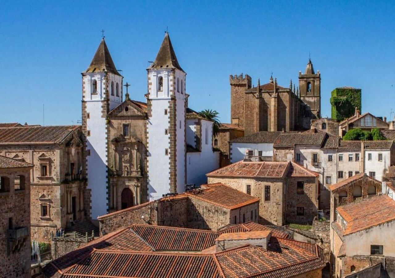 Elegante Apartamento Para 5 En El Centro De Caceres Con Wifi Eksteriør billede